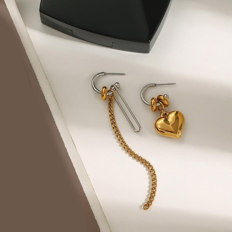 ORIA - Asymmetrische Herz-Ohrringe mit Quasten