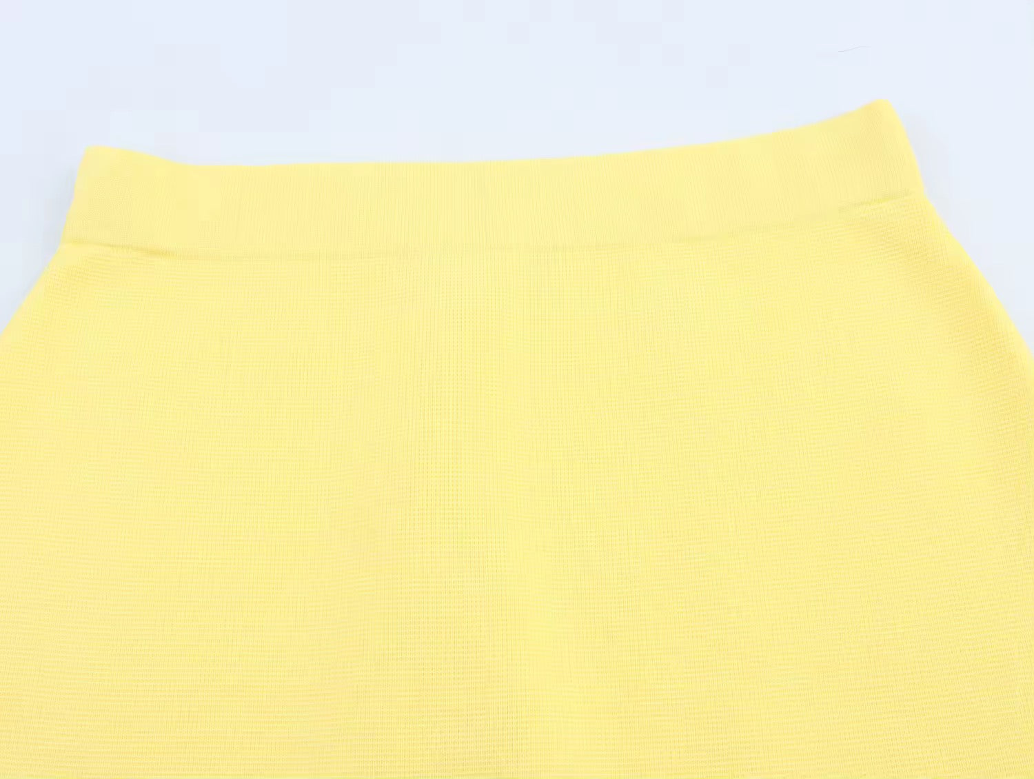 GAIA – Strick-Zweiteiler mit goldfarbenen Knopfdetails