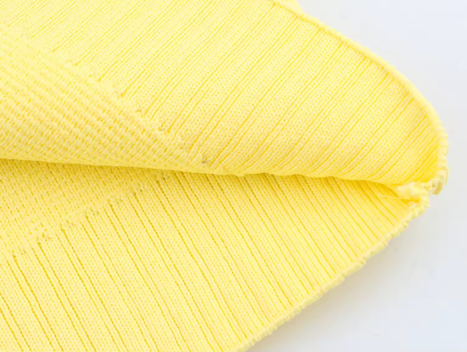 GAIA – Strick-Zweiteiler mit goldfarbenen Knopfdetails