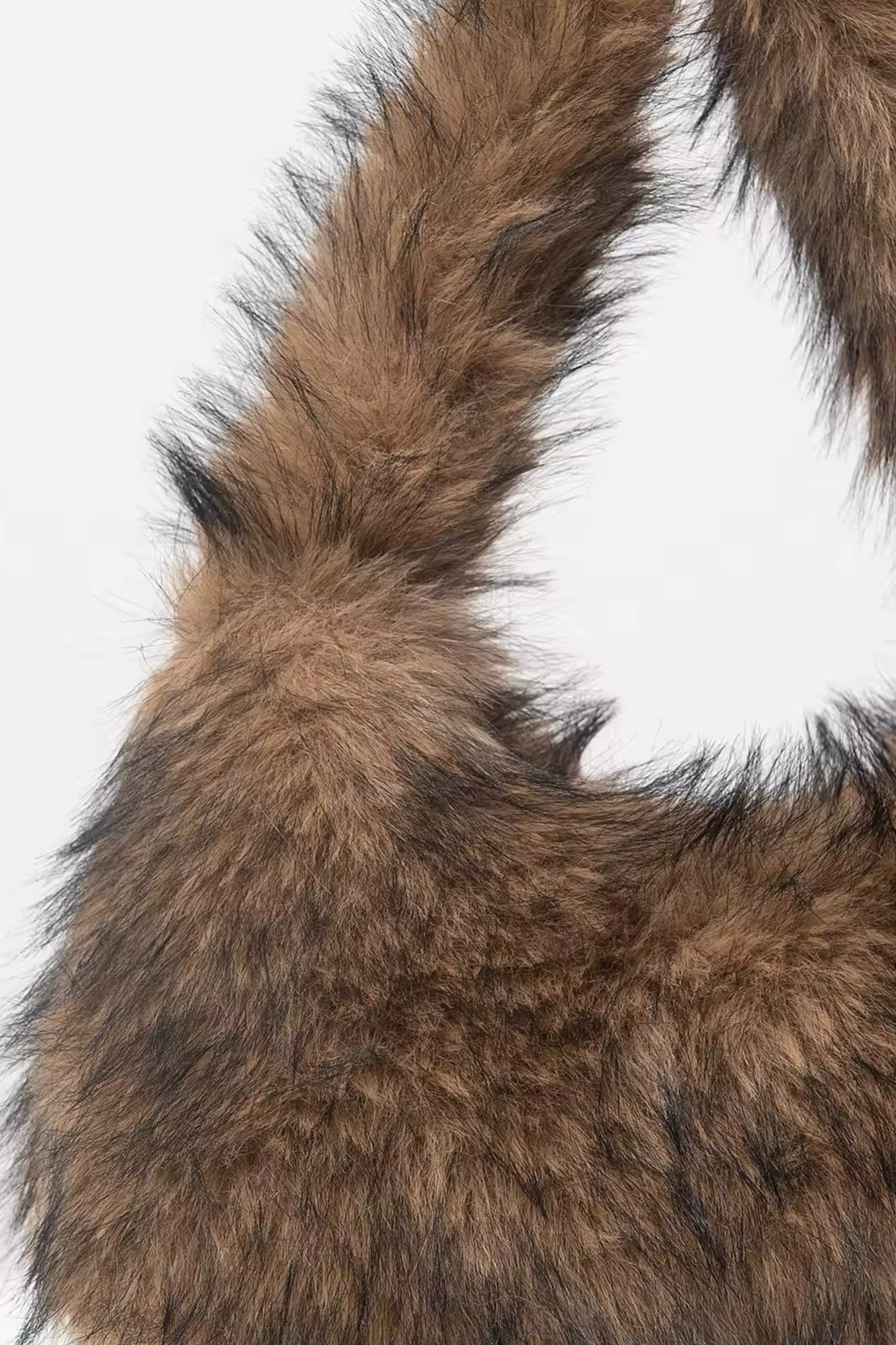 BIANCA - Beuteltasche mit Fell-Effekt