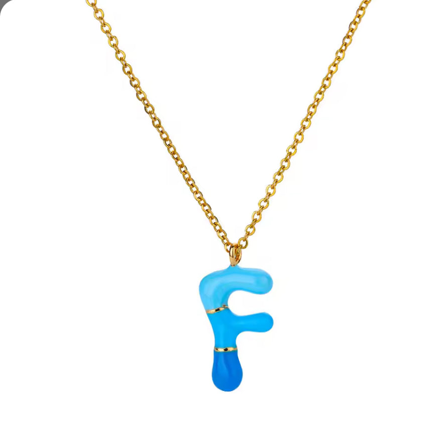 NOELLE – Buchstaben-Halskette mit Dopamin-Anhänger