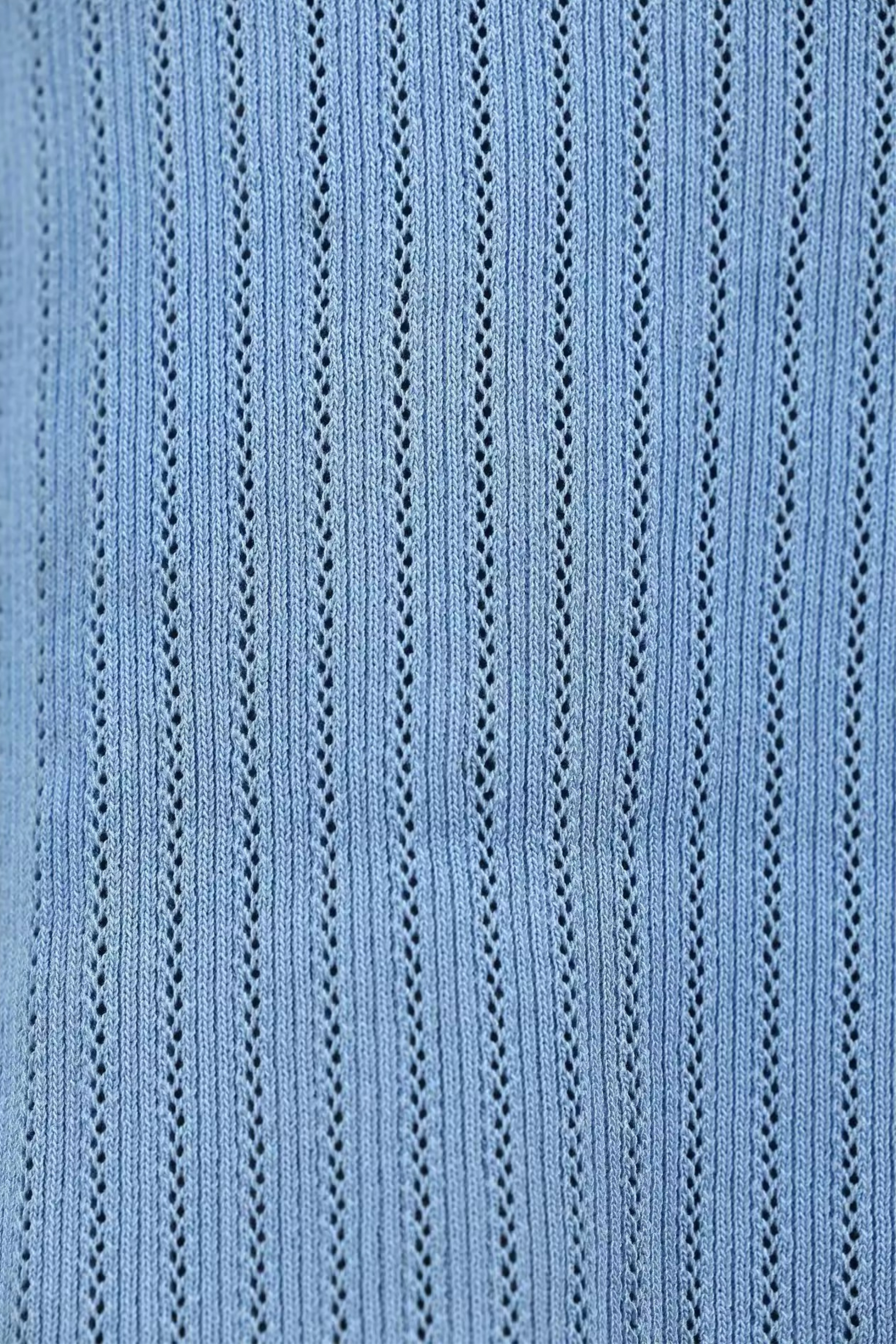 CIDNEY - Feinstrickkleid mit Schösschen & Statement-Zierknöpfen