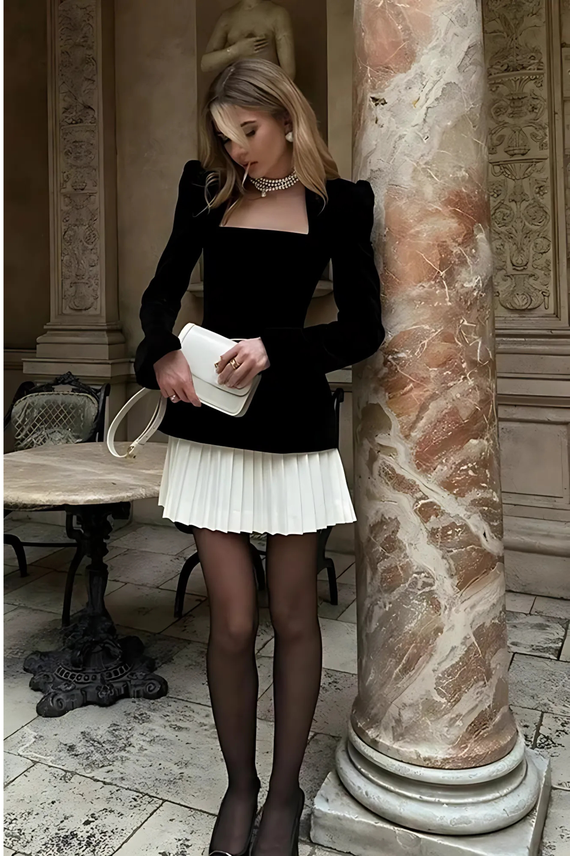 OLIVIA - Kurzes Langarm-Kleid mit Plissee und Knopfdetails