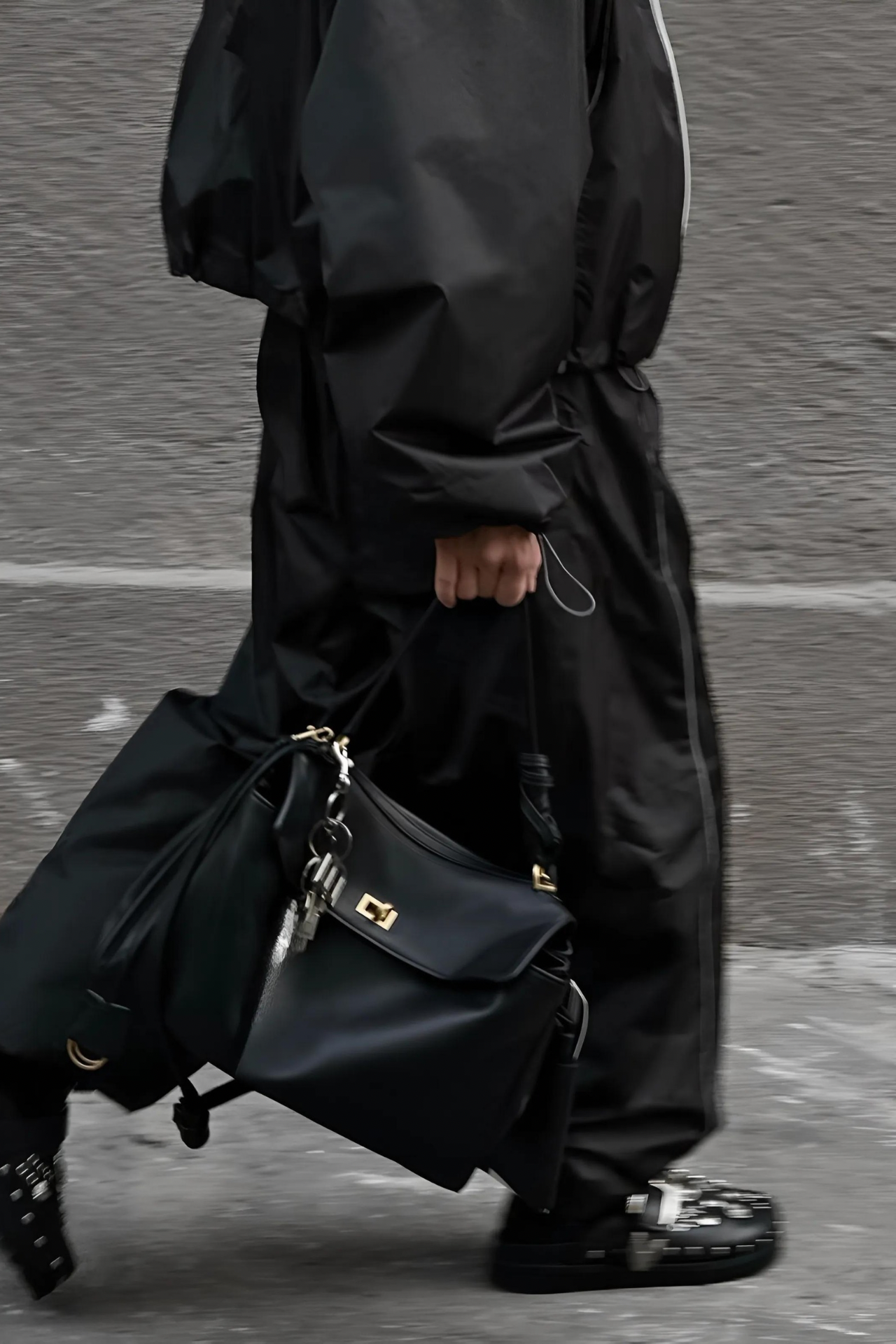 BALÉ – Elegante Schultertasche mit Schloss-Schnalle