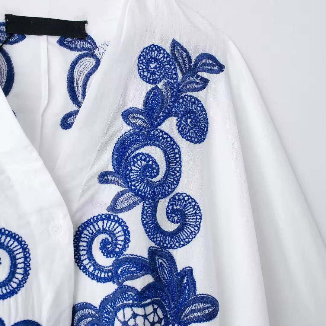 NOVA – Set aus Rock & Oberteil mit königsblauer Stickerei