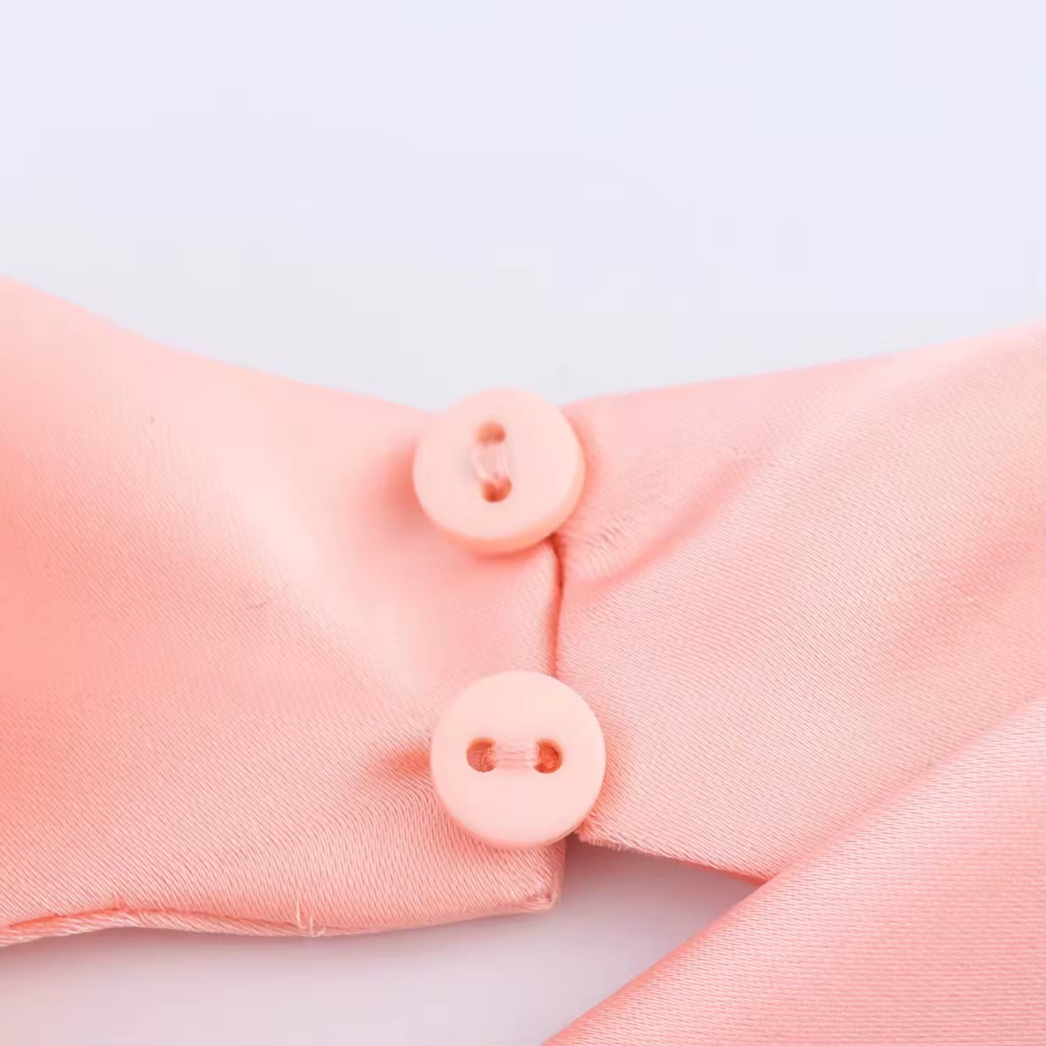 VIVIENNE – Satin Neckholder Top mit Wasserfall-Ausschnitt