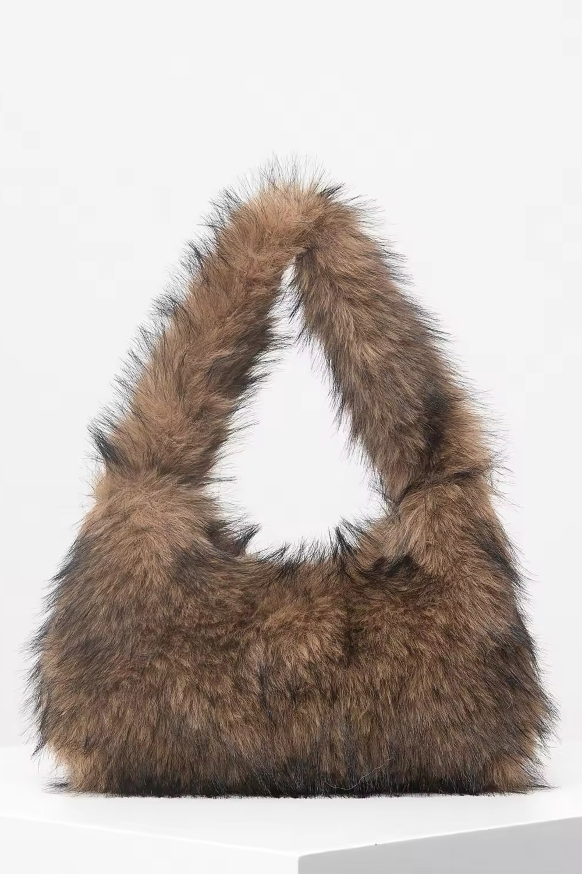 BIANCA - Beuteltasche mit Fell-Effekt