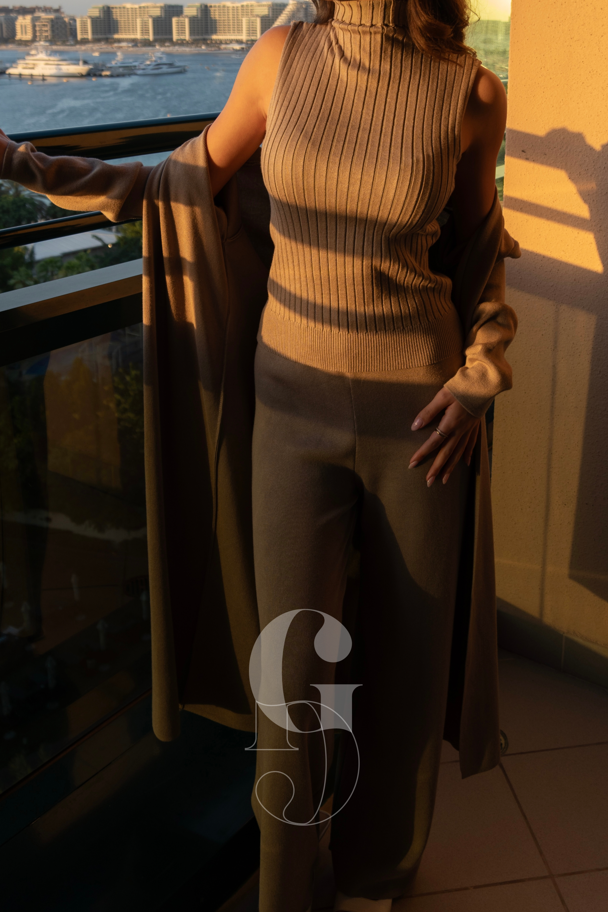 HELEN - Dreiteiler Lange Strickjacke, weite Hose & ärmelloses Rollkragen Top aus Strick