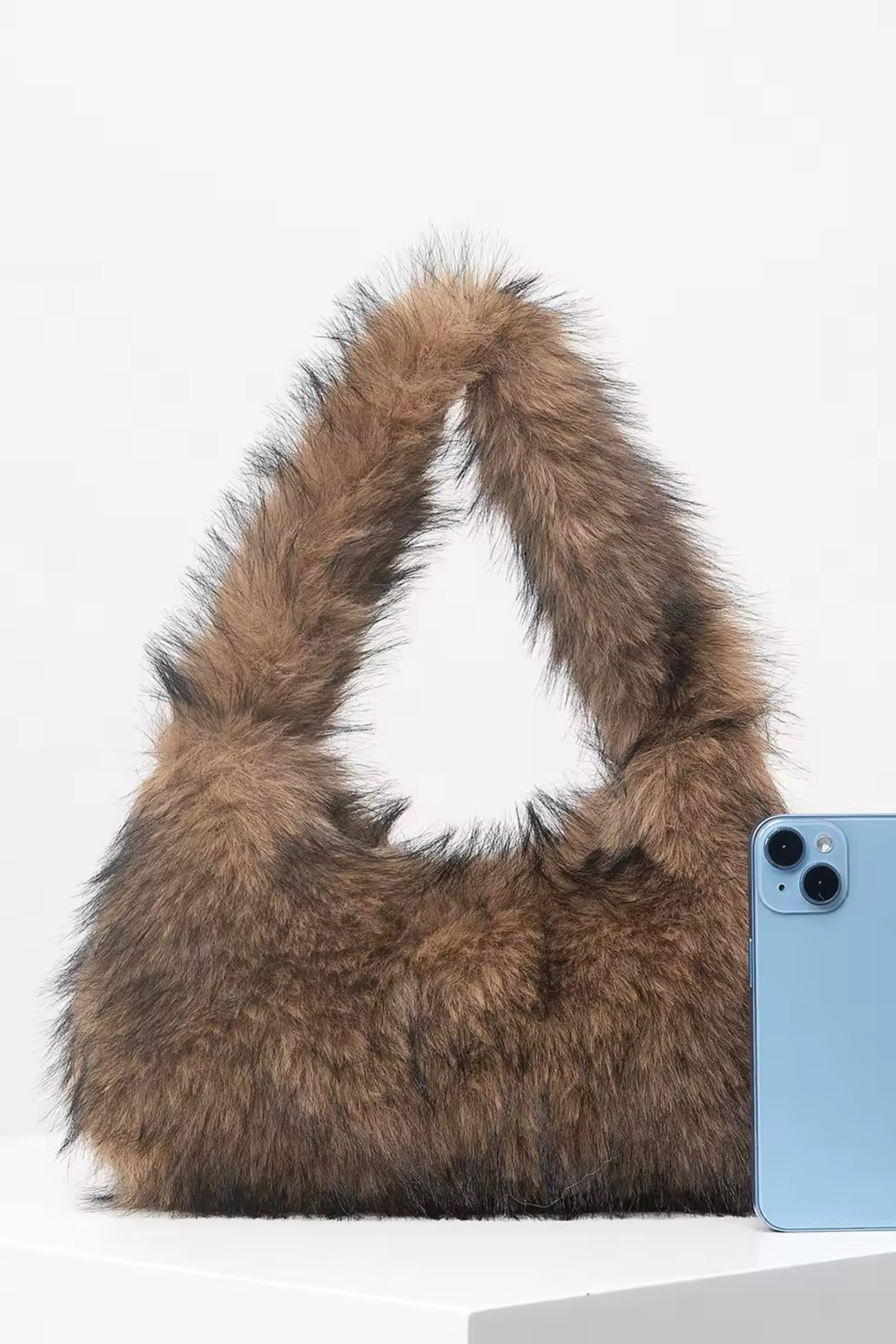 BIANCA - Beuteltasche mit Fell-Effekt