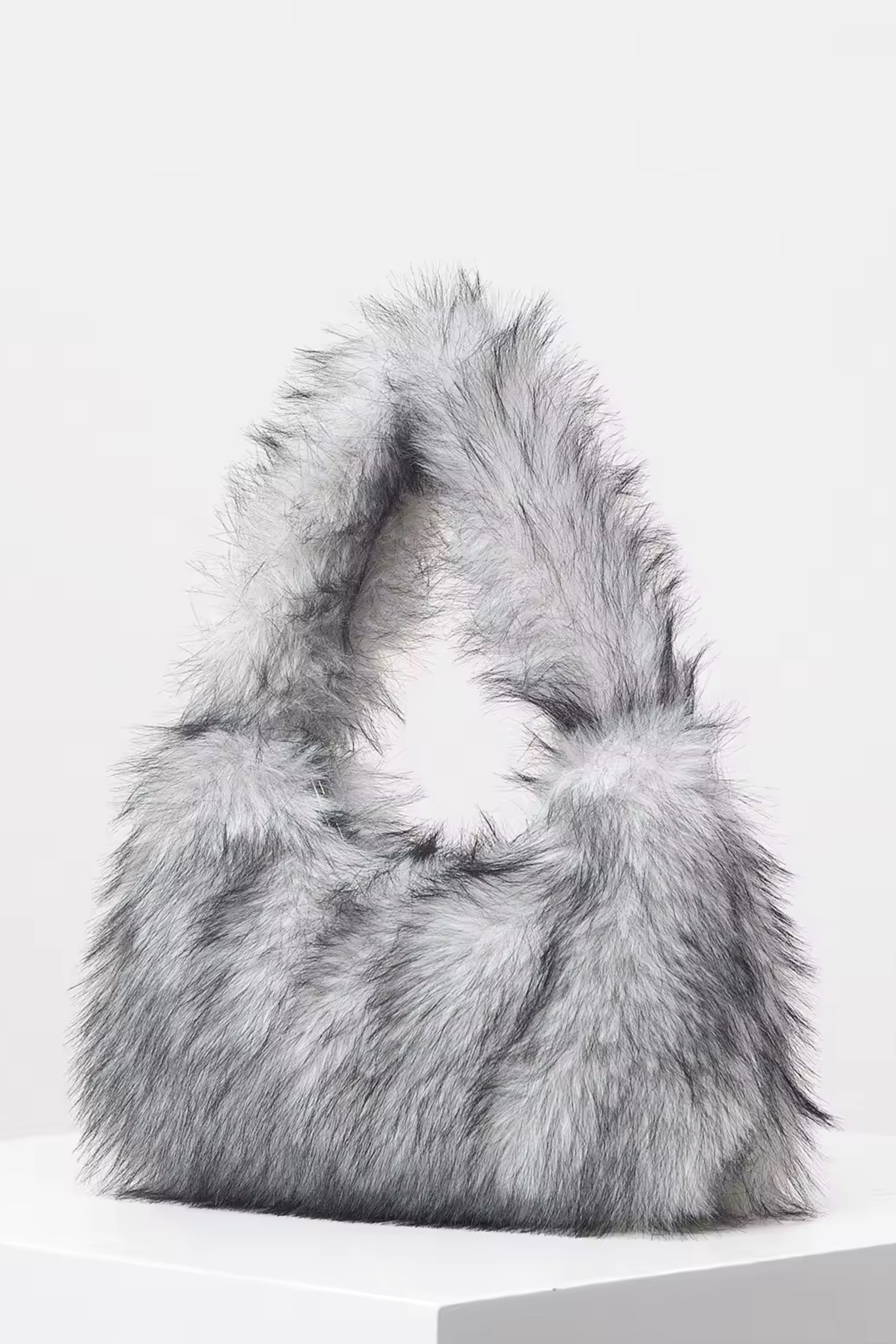 BIANCA - Beuteltasche mit Fell-Effekt