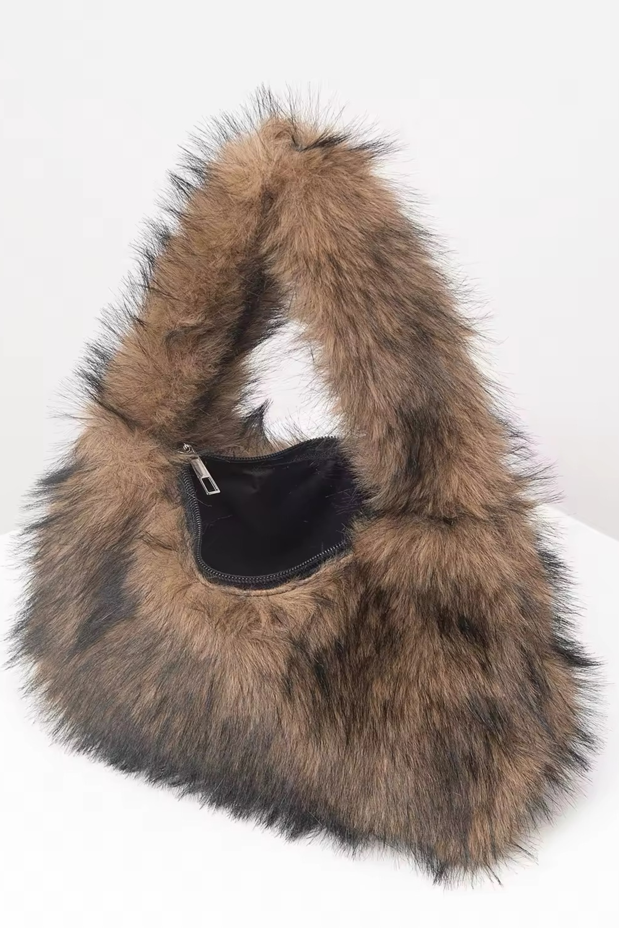 BIANCA - Beuteltasche mit Fell-Effekt