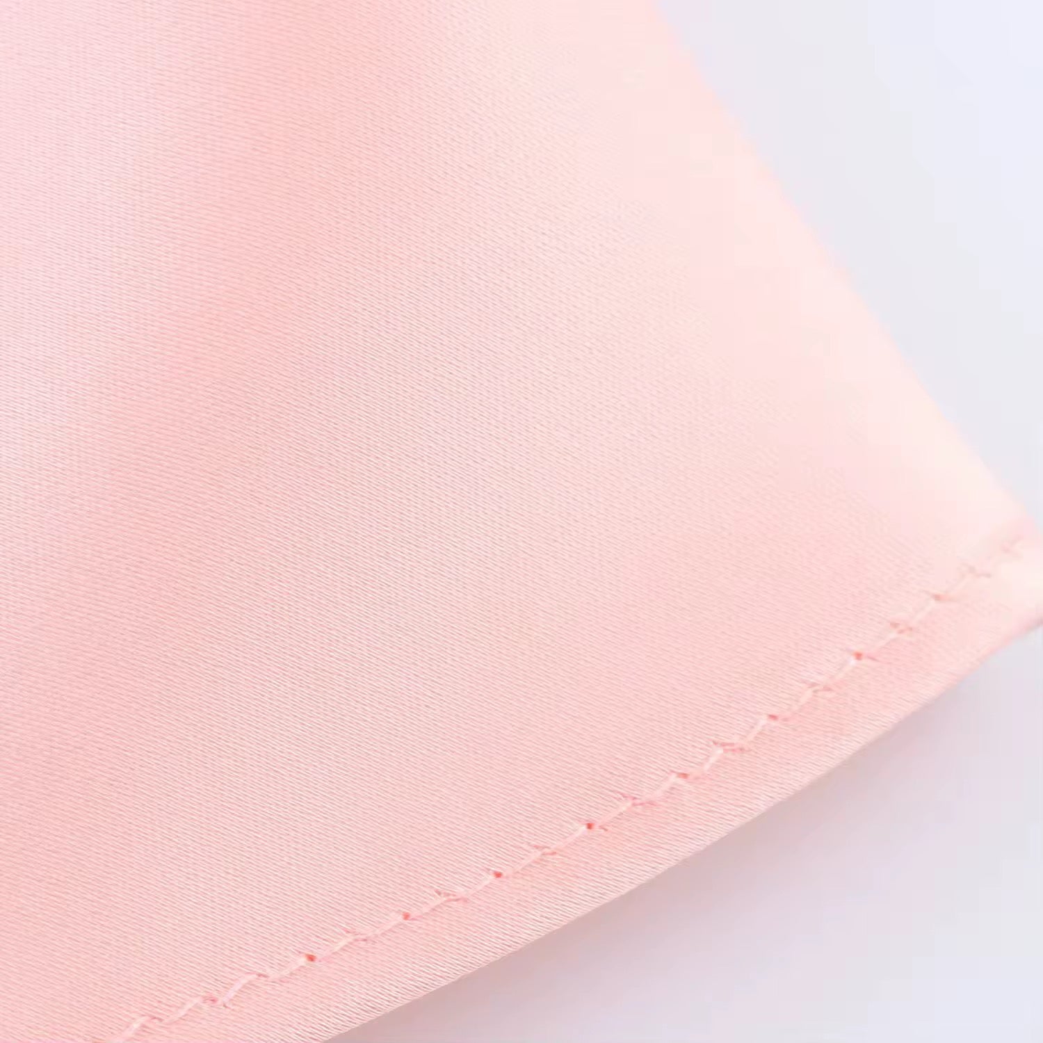 VIVIENNE – Satin Neckholder Top mit Wasserfall-Ausschnitt