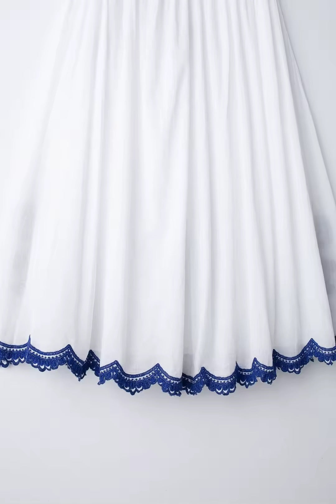 NOVA – Set aus Rock & Oberteil mit königsblauer Stickerei