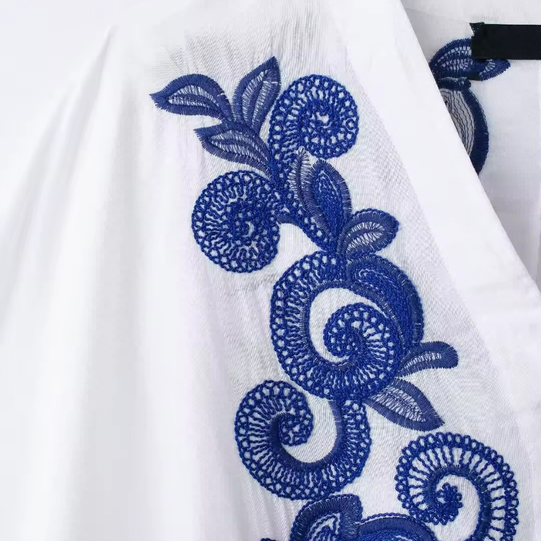 NOVA – Set aus Rock & Oberteil mit königsblauer Stickerei