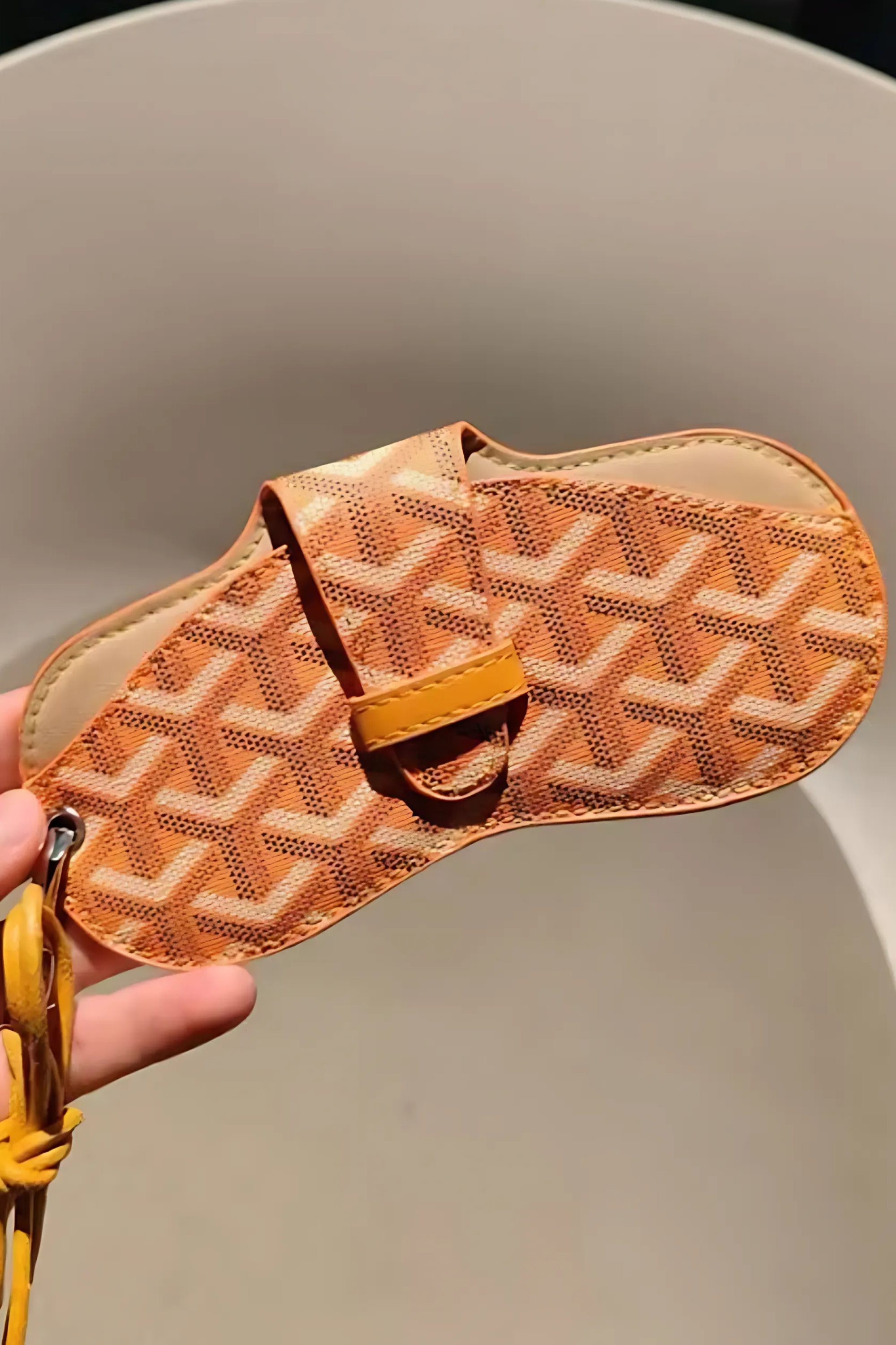 VASILISSA - Sonnenbrillenetui aus Kunstleder