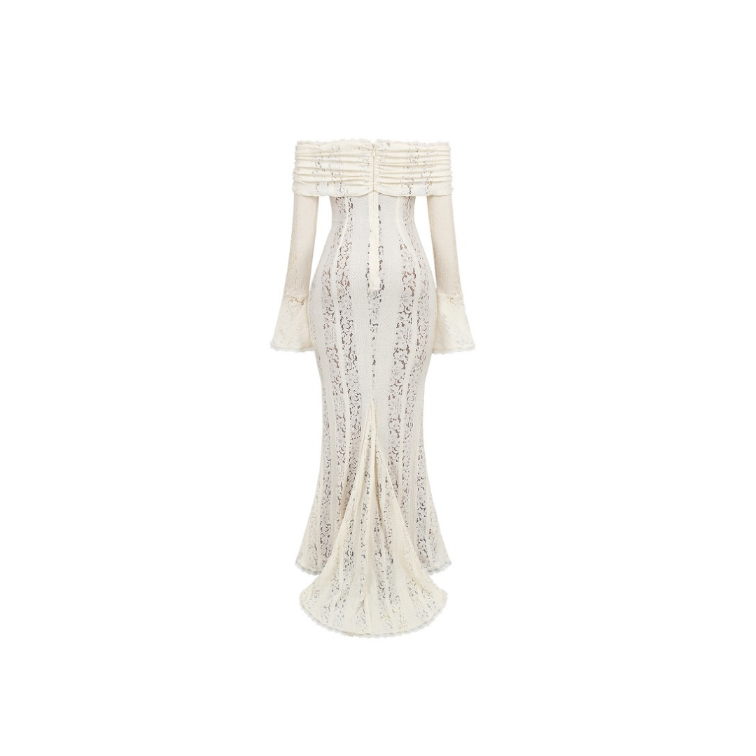 GEORGIANA – Figurbetontes Abendkleid aus Spitze mit Carmenausschnitt