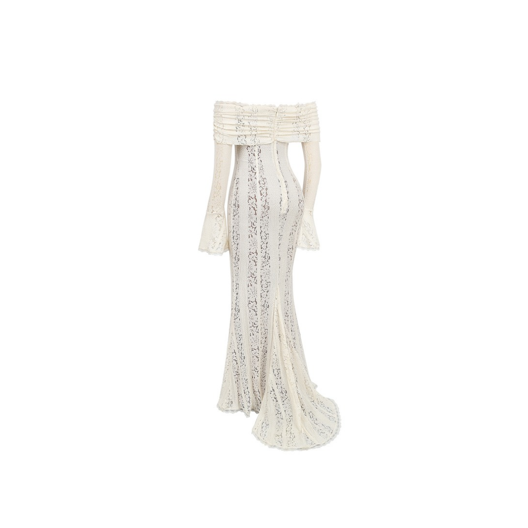 GEORGIANA – Figurbetontes Abendkleid aus Spitze mit Carmenausschnitt