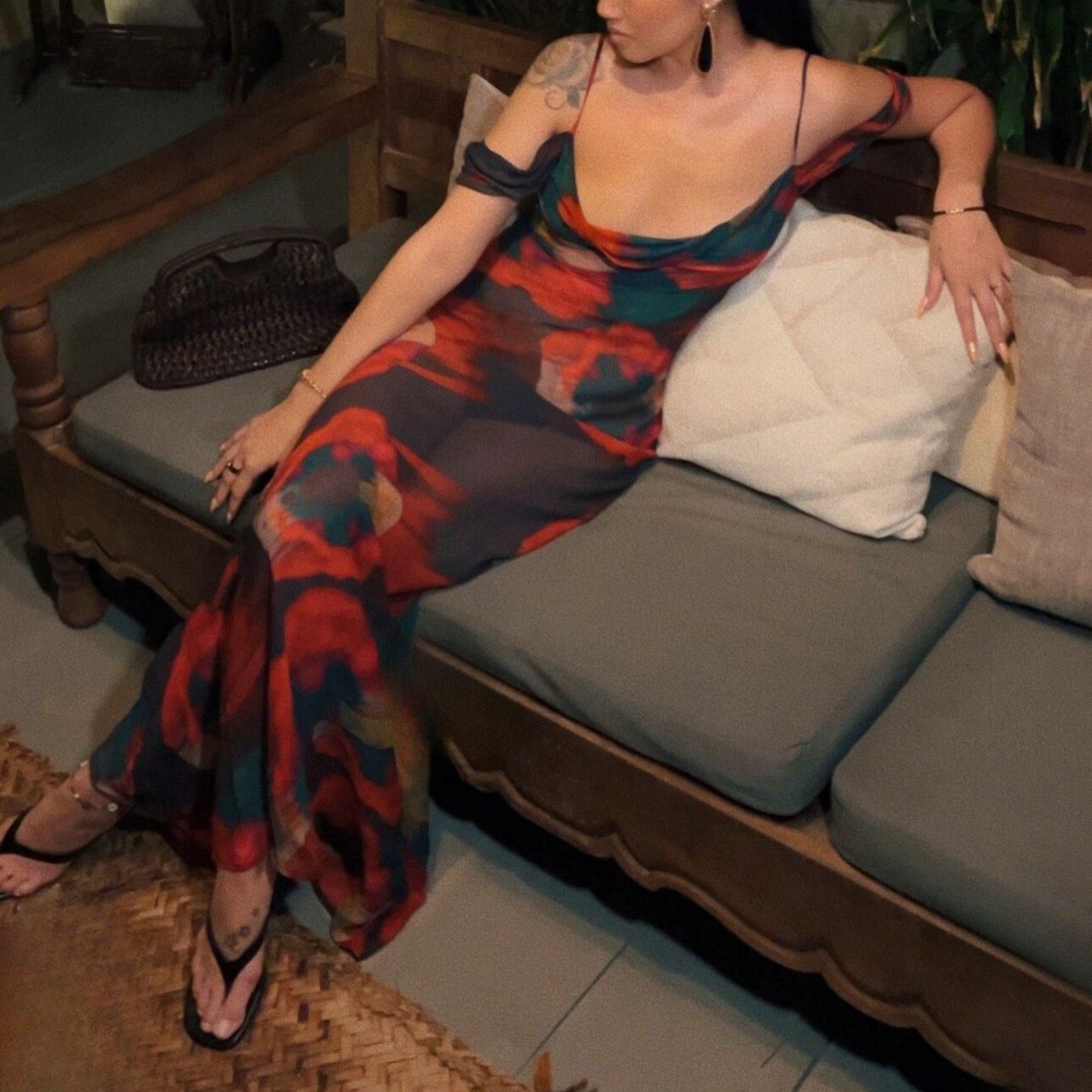 KIKI - Meshkleid mit Allover-Print & Wasserfallausschnitt