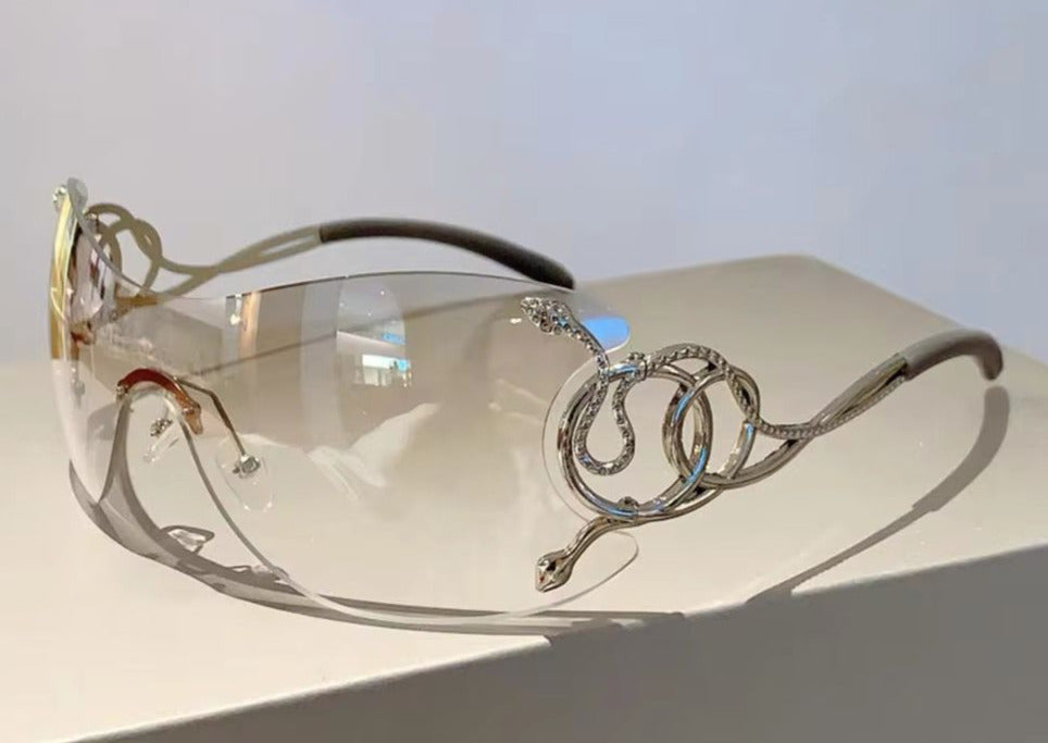 ROBERTA - Oversize Sonnenbrille mit Schlangendetails