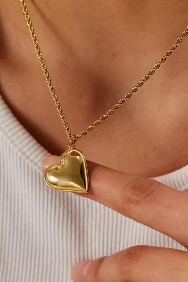 HEART COLLECTION– Zeitlose Eleganz Edelstahl in 18 Karat Vergoldung