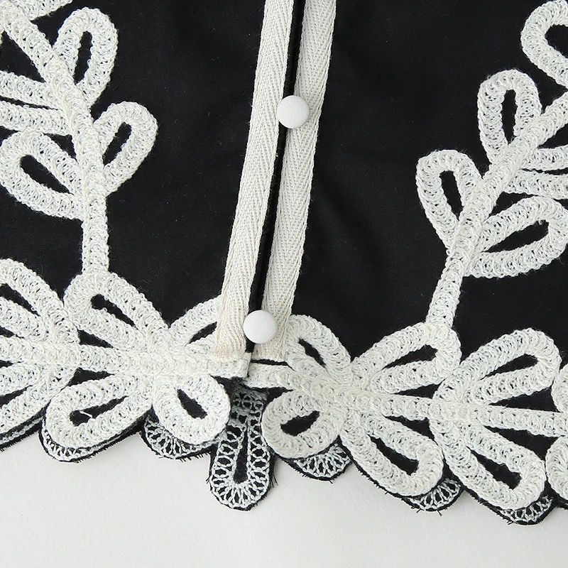 MIREIA - Kombinationsoption: Hose /  Rock / Weste  - mit Folklorebestickung