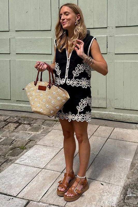 MIREIA - Kombinationsoption: Hose /  Rock / Weste  - mit Folklorebestickung